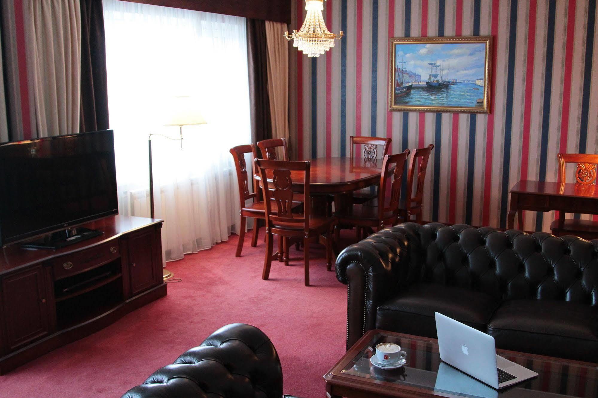 Hotel Druzhba Vyborg Ngoại thất bức ảnh